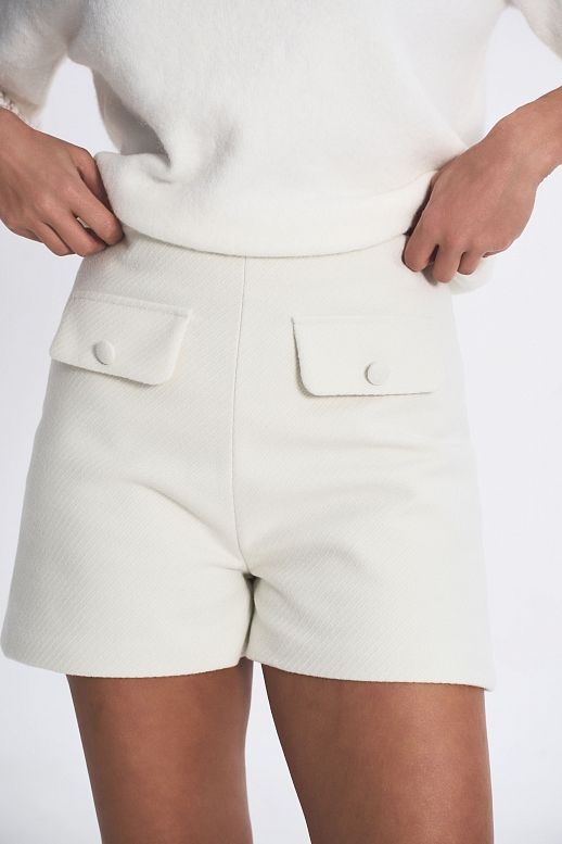 Spodenki wełniane w prążki białe