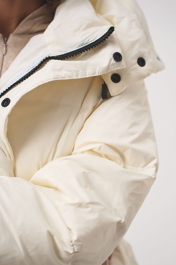 Długa kurtka puchowa z kapturem mleczna 240906/2 № 2