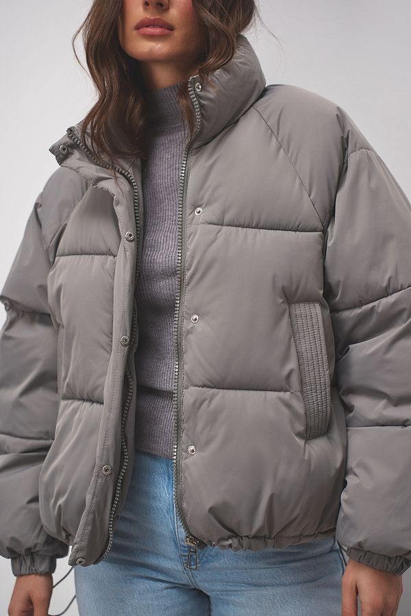 Krótka kurtka puchowa z kapturem szara 240909/4 № 3