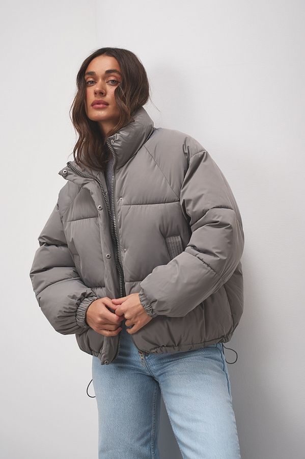 Krótka kurtka puchowa z kapturem szara 240909/4 № 1