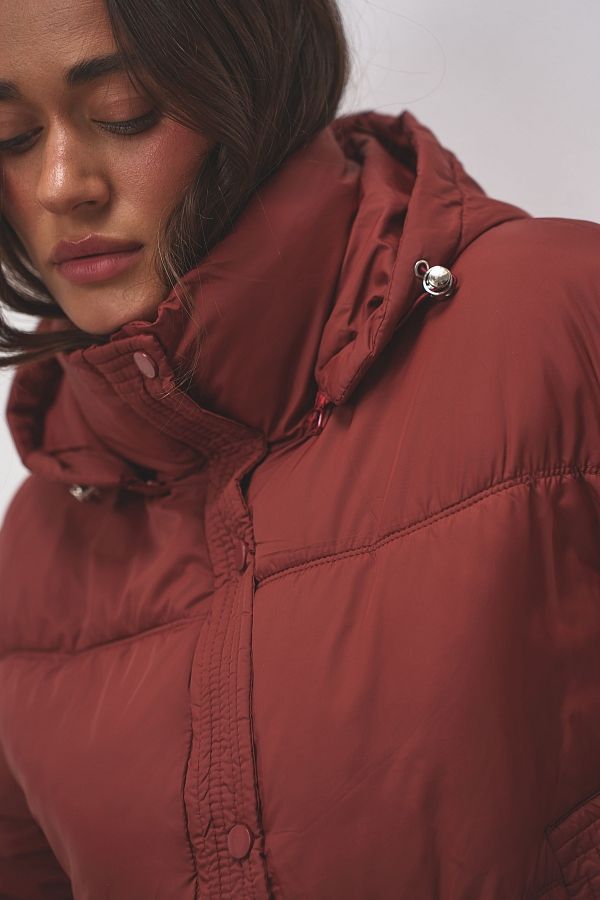 Krótka kurtka puchowa z kapturem bordowa 240909/4 № 4