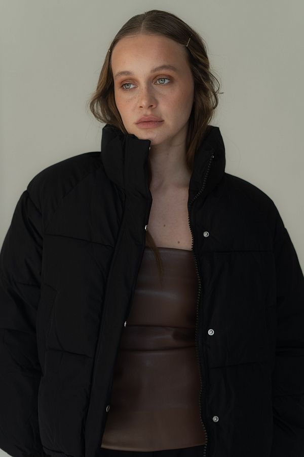 Kurtka puchowa skrócona z zamkiem czarna 164001 № 3