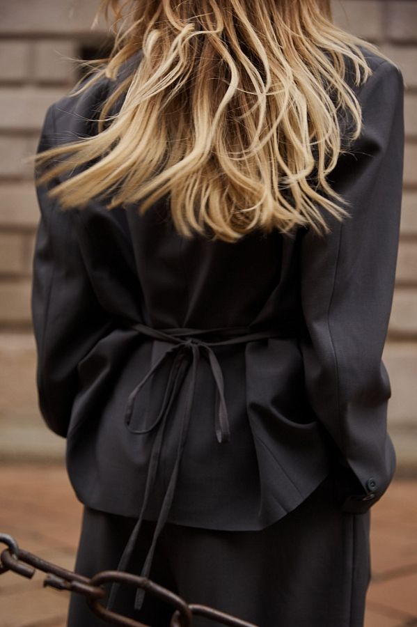 Garnitur o luźnym kroju z wiązaniami na marynarce  szary garn05/04 #RU#  garn05/04 № 5