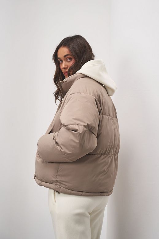 Krótka kurtka puchowa z kapturem cappuccino
