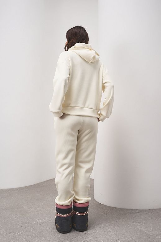 Polarowy garnitur bluza i spodnie mleczny