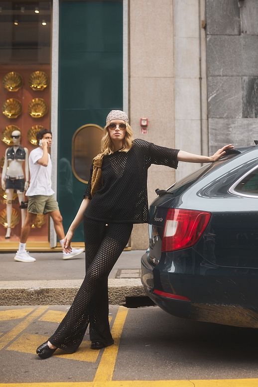 Koronkowy garnitur T-shirt + spodnie czarny