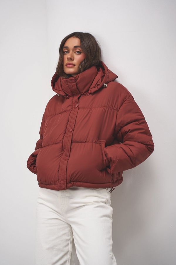 Krótka kurtka puchowa z kapturem bordowa 240909/4 № 1