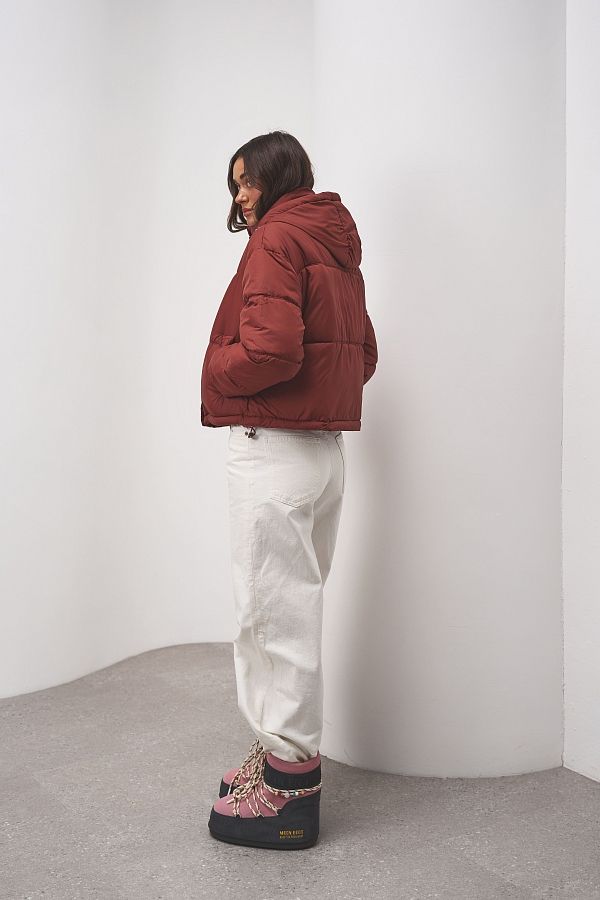 Krótka kurtka puchowa z kapturem bordowa 240909/4 № 3
