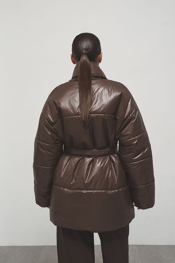 Kurtka puchowa przedłużona z paskiem lakierowana brązowa kurtkapuch17/13 № 2