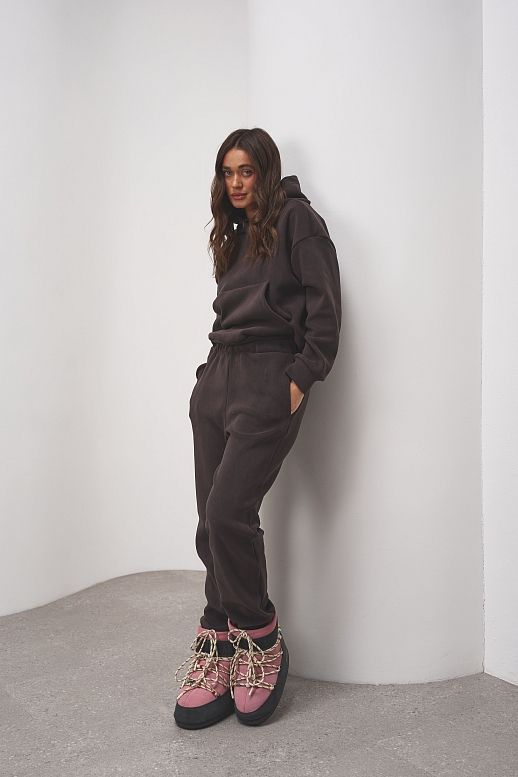 Polarowy garnitur bluza i spodnie brązowy