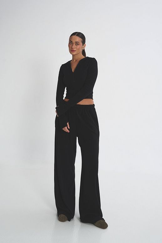 Kombinezon dopasowany z zamkiem czarny
