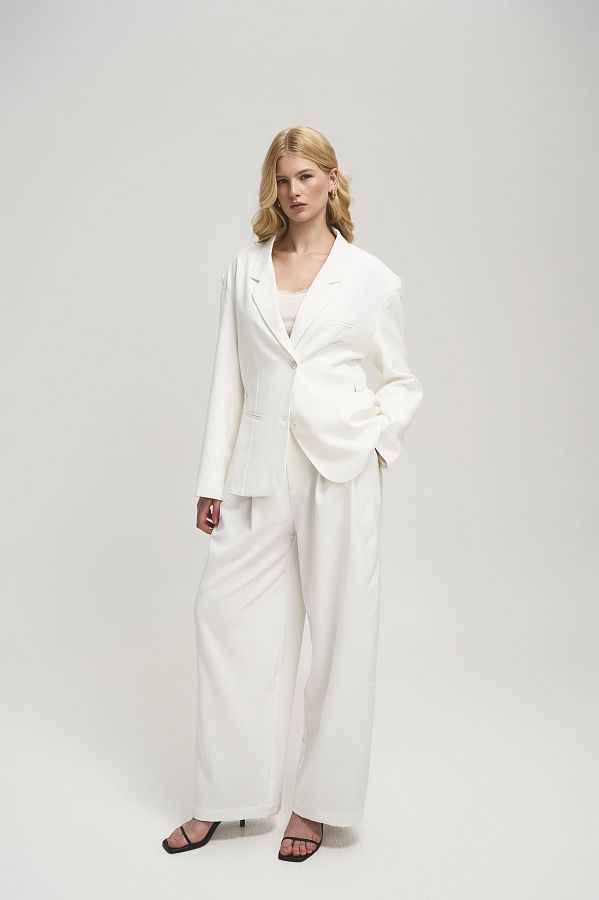 Garnitur o luźnym kroju z wiązaniami na marynarce mleczny garn05/03 #RU#  garn05/03 № 1