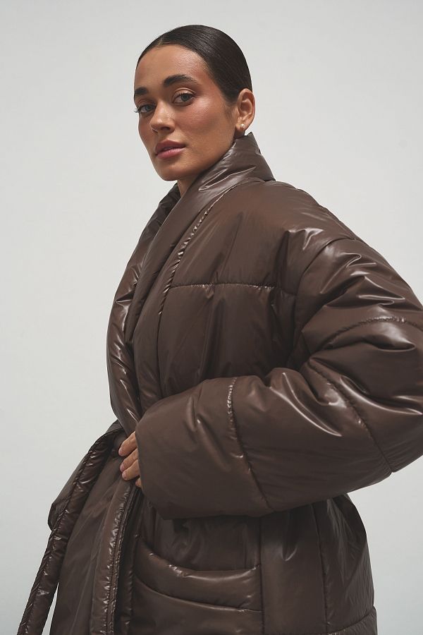 Kurtka puchowa przedłużona z paskiem lakierowana brązowa kurtkapuch17/13 № 1