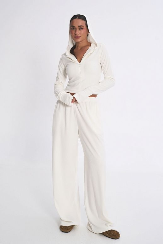 Kombinezon dopasowany z zamkiem biały