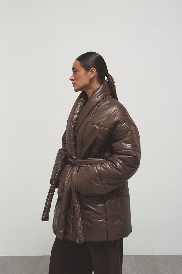 Kurtka puchowa przedłużona z paskiem lakierowana brązowa kurtkapuch17/13 № 4