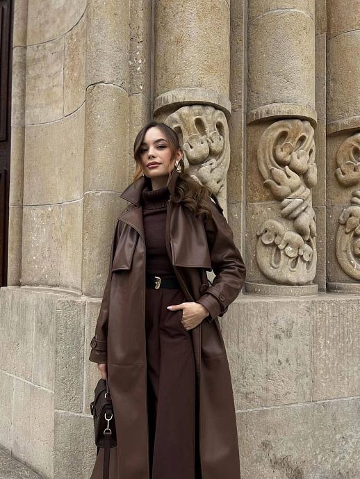 Trencz maxi z eko-skóry na zamszu brązowy