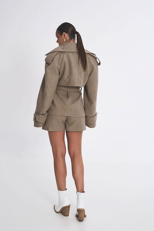 Krótki płaszcz z paskiem beżowy