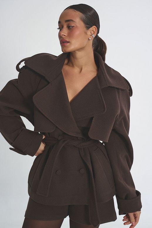 Krótki płaszcz z paskiem brązowy