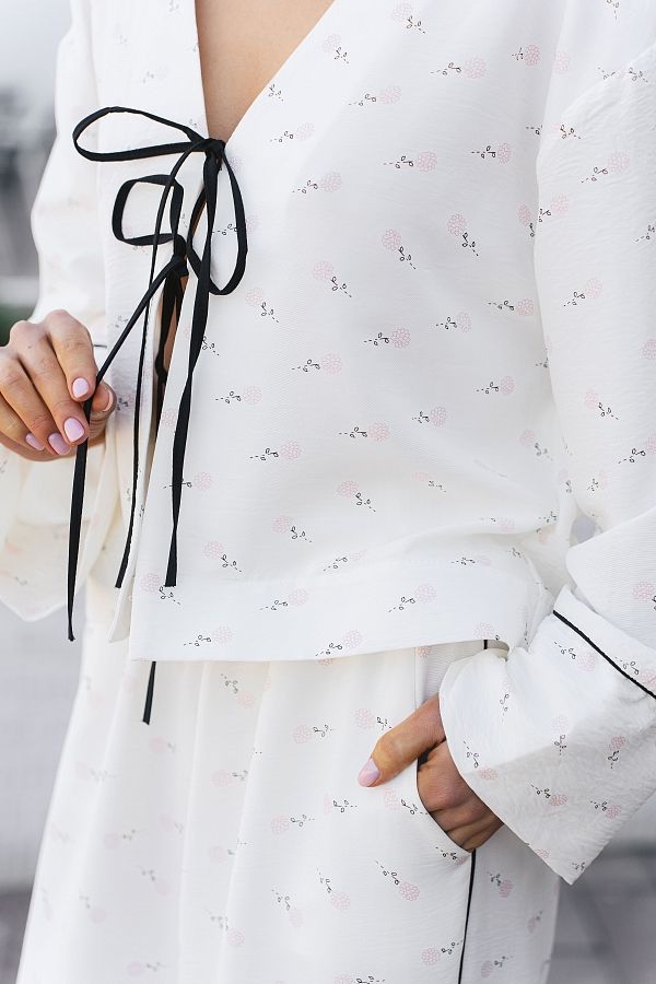 Garnitur biały z czarną lamówką na wiązaniach lam02/07 #RU#  lam02/07 № 4