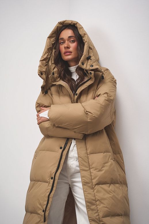 Długa kurtka puchowa z kapturem beżowa