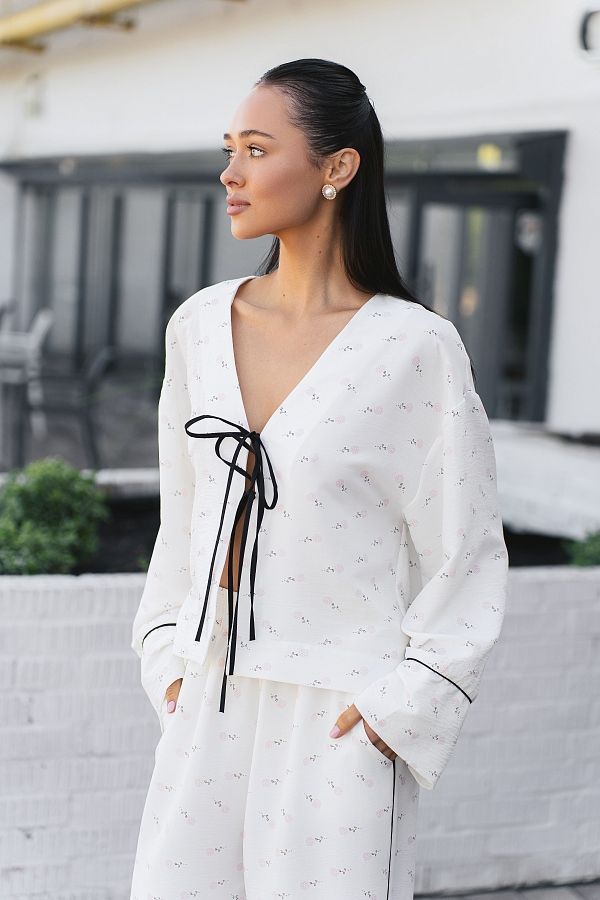 Garnitur biały z czarną lamówką na wiązaniach lam02/07 #RU#  lam02/07 № 1