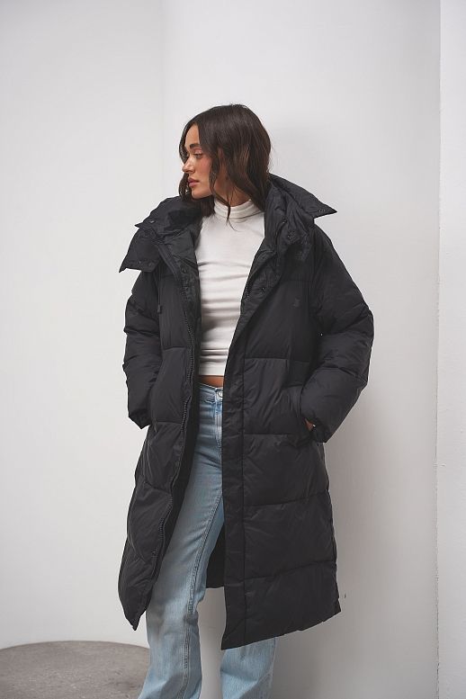 Długa kurtka puchowa z kapturem czarna