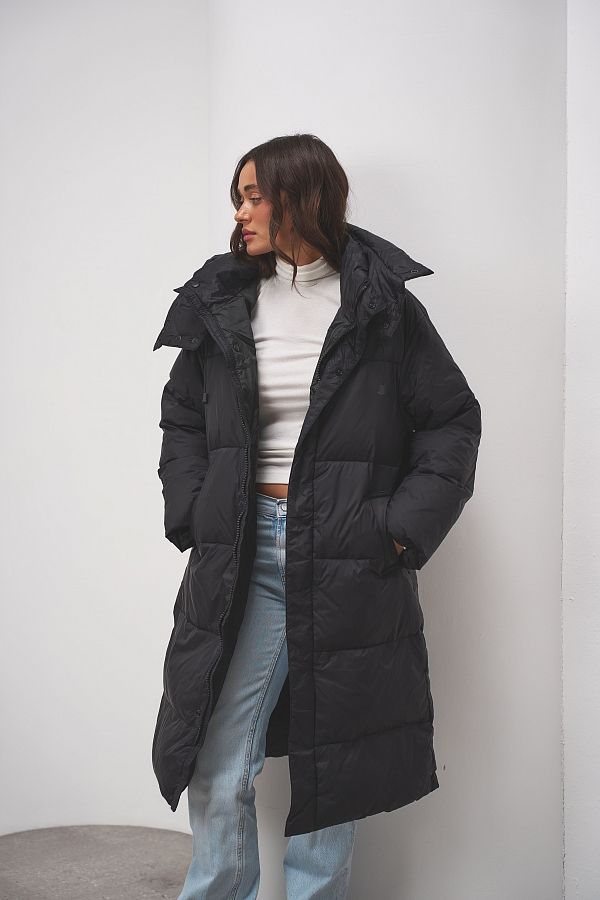 Długa kurtka puchowa z kapturem czarna 240906/1 № 1