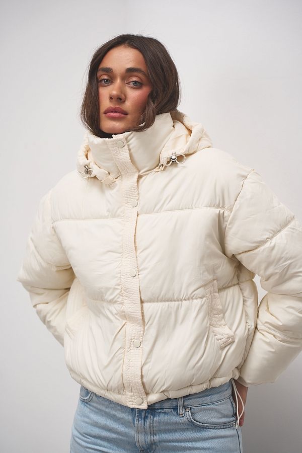 Krótka kurtka puchowa z kapturem mleczna 240909/2 № 5